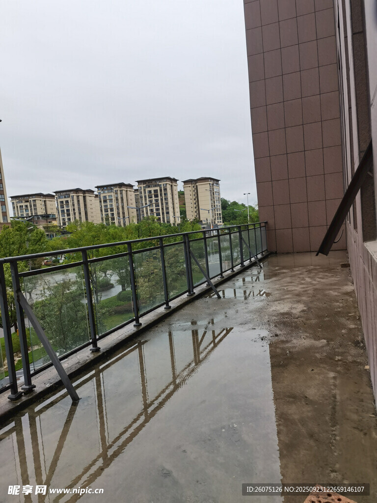 雨后阳台景观