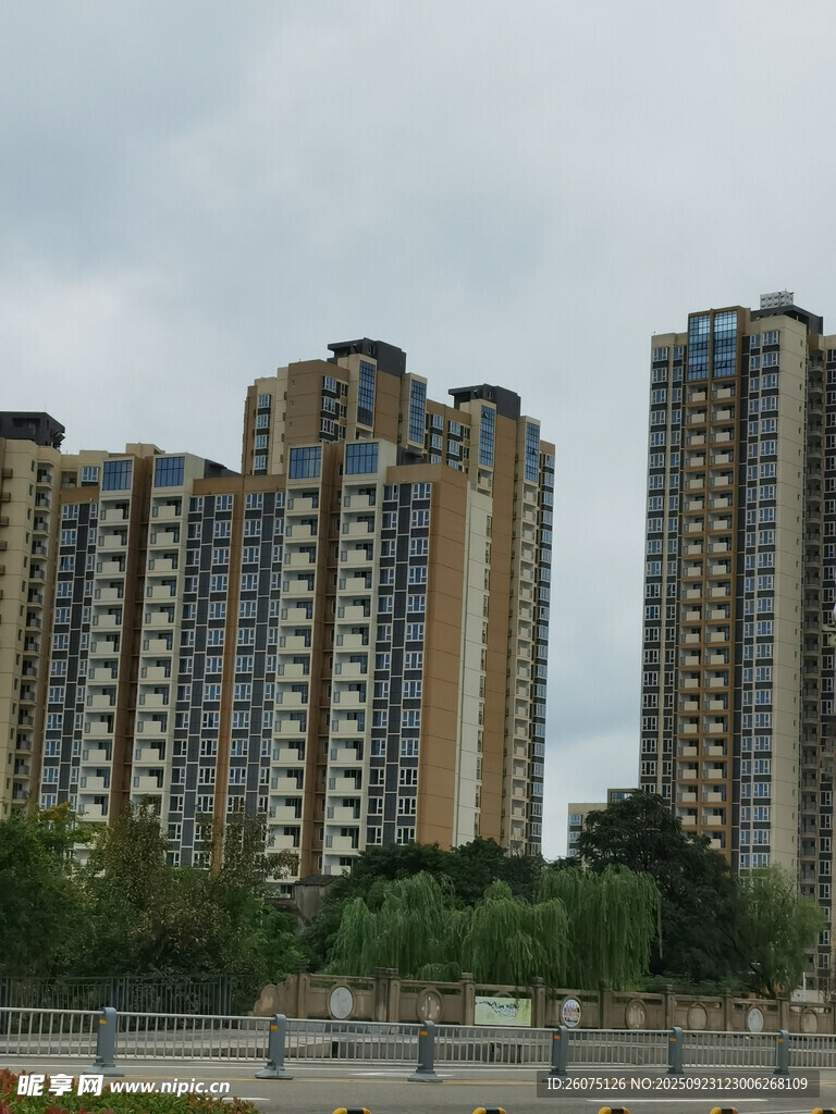 城市高层住宅楼景观