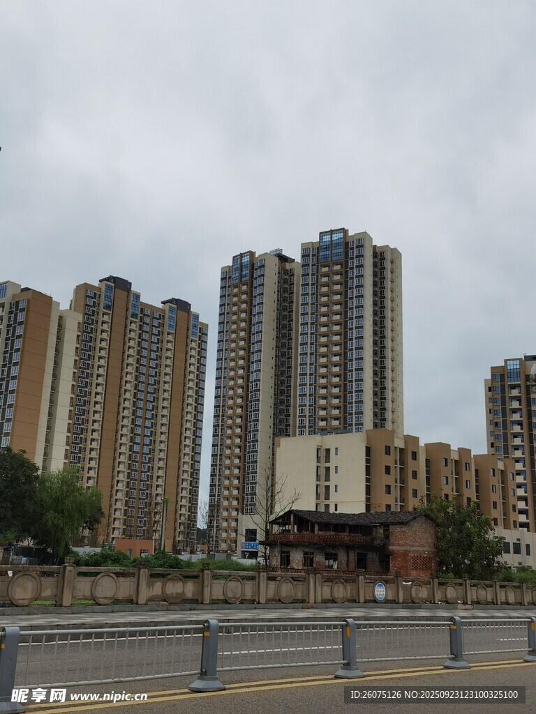 城市高楼建筑群景观