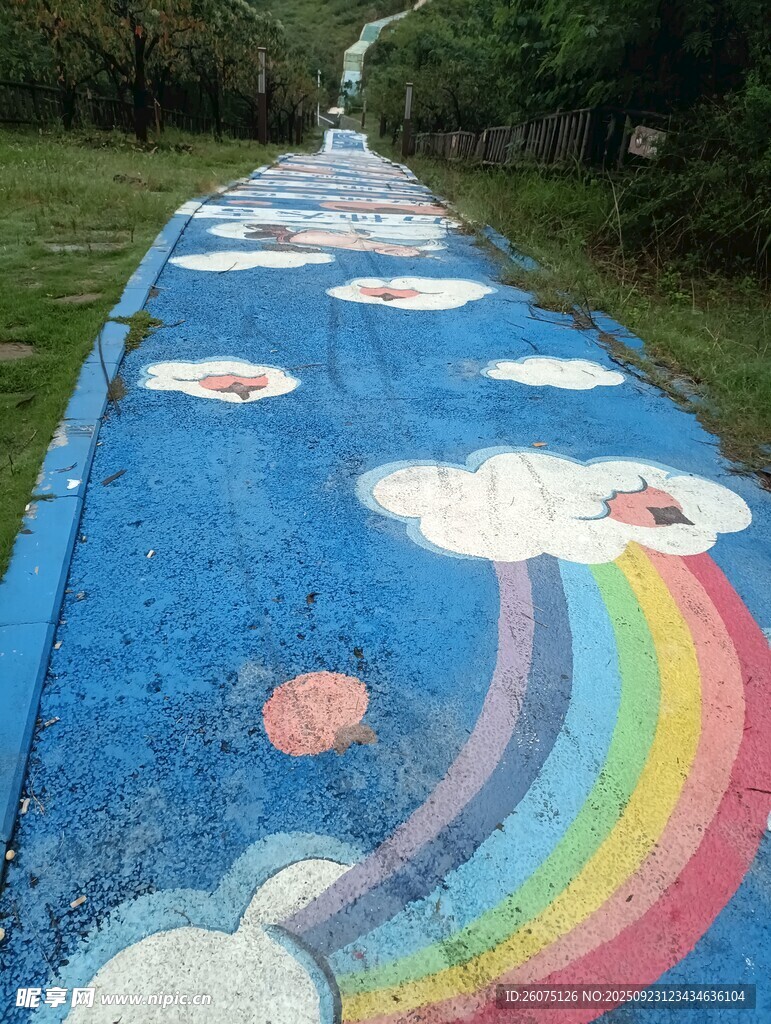 梦幻彩绘步道童趣风景线