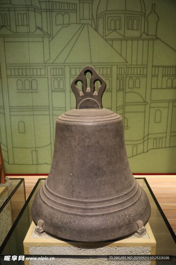 古代青铜钟展示