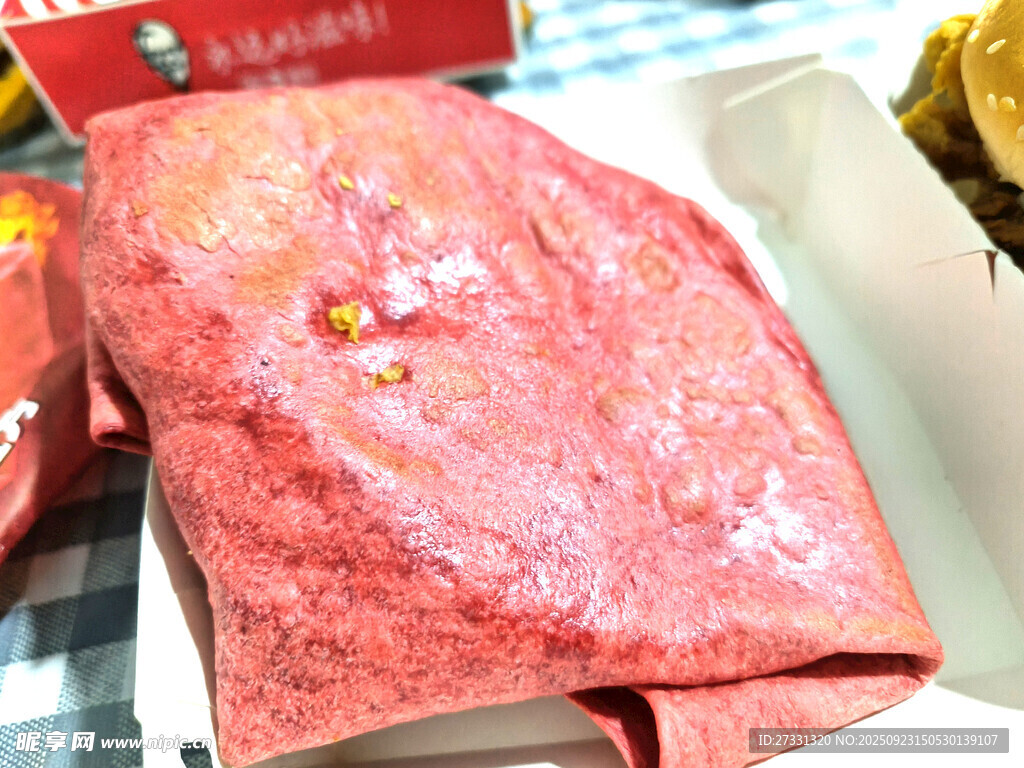 美味红丝绒蛋糕诱人呈现