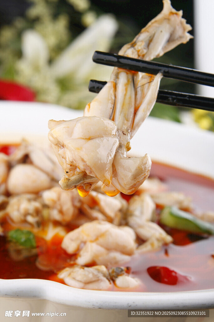 香辣牛蛙美食诱人瞬间