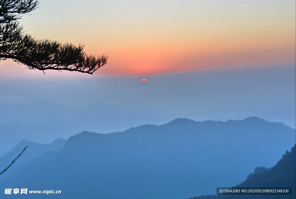 山间日出美景