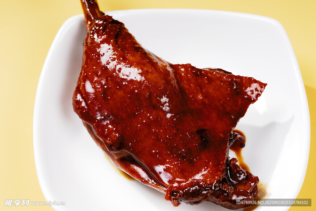 美味酱鸭腿