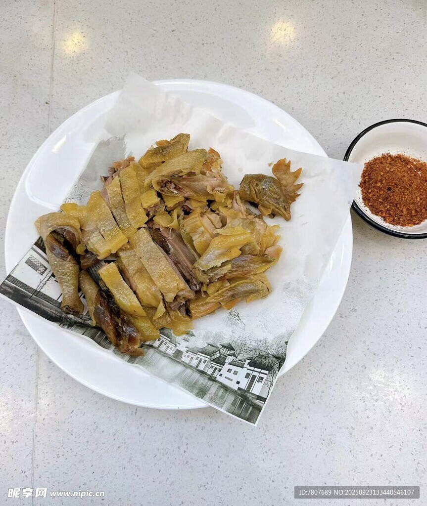 美味手撕鸡配特色蘸料