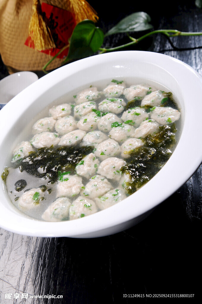 生汆香菜丸子汤