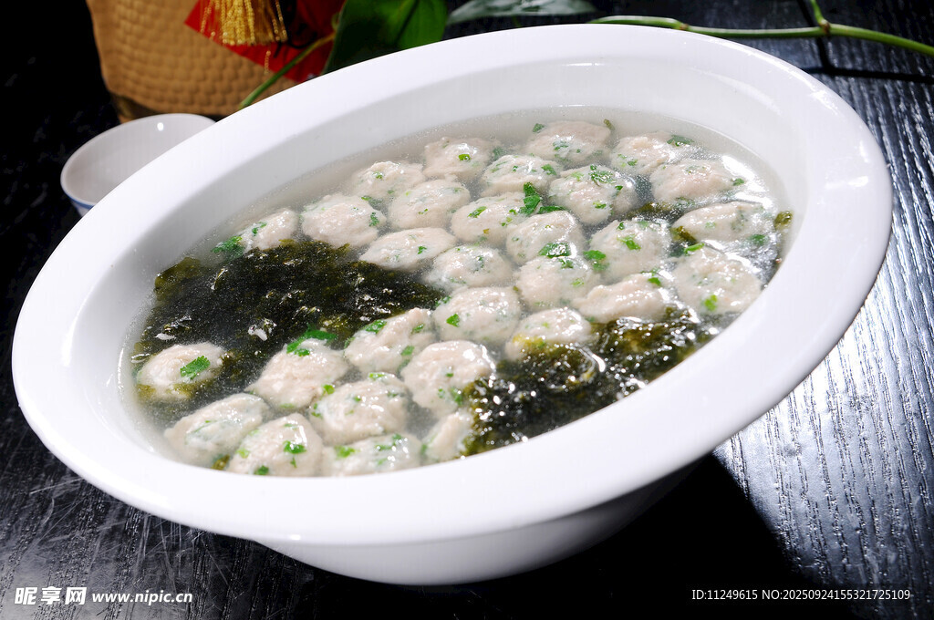 生汆香菜丸子汤