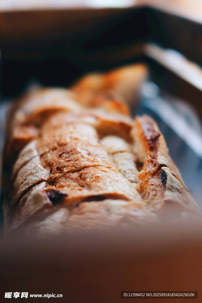 烤箱中烤制的美味面包