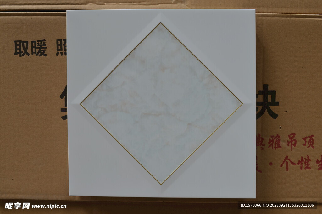 白色方形瓷砖样品展示