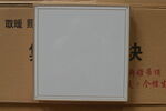 白色方形面板