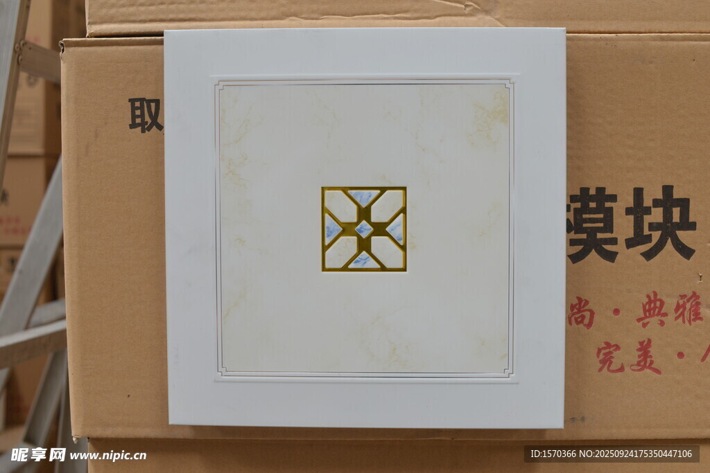 白色方形装饰框 简约风