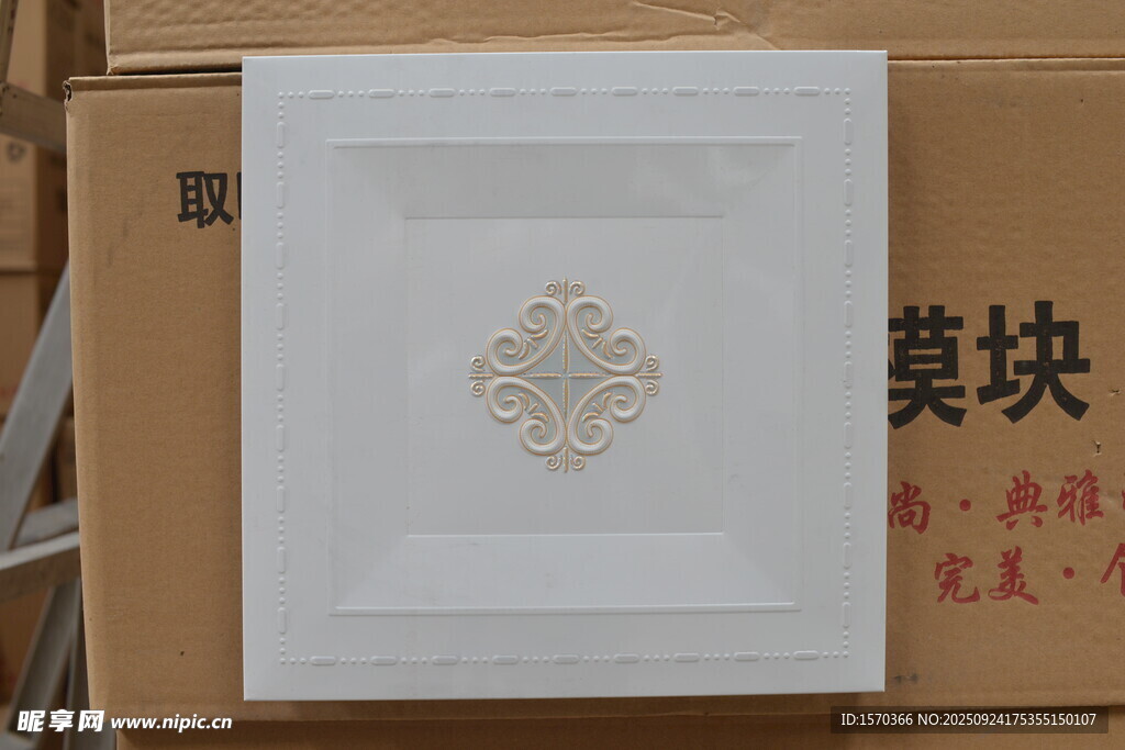 白色雕花装饰模块