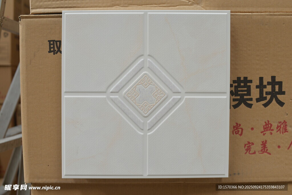 白色几何图案装饰模块