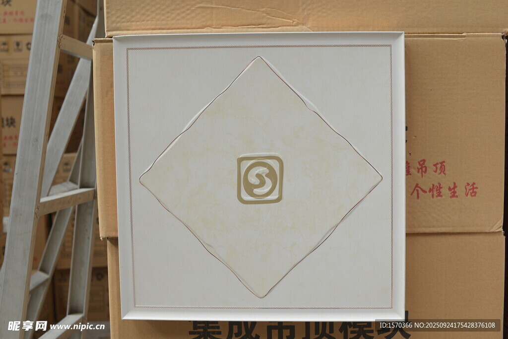 简约白色装饰画框待售