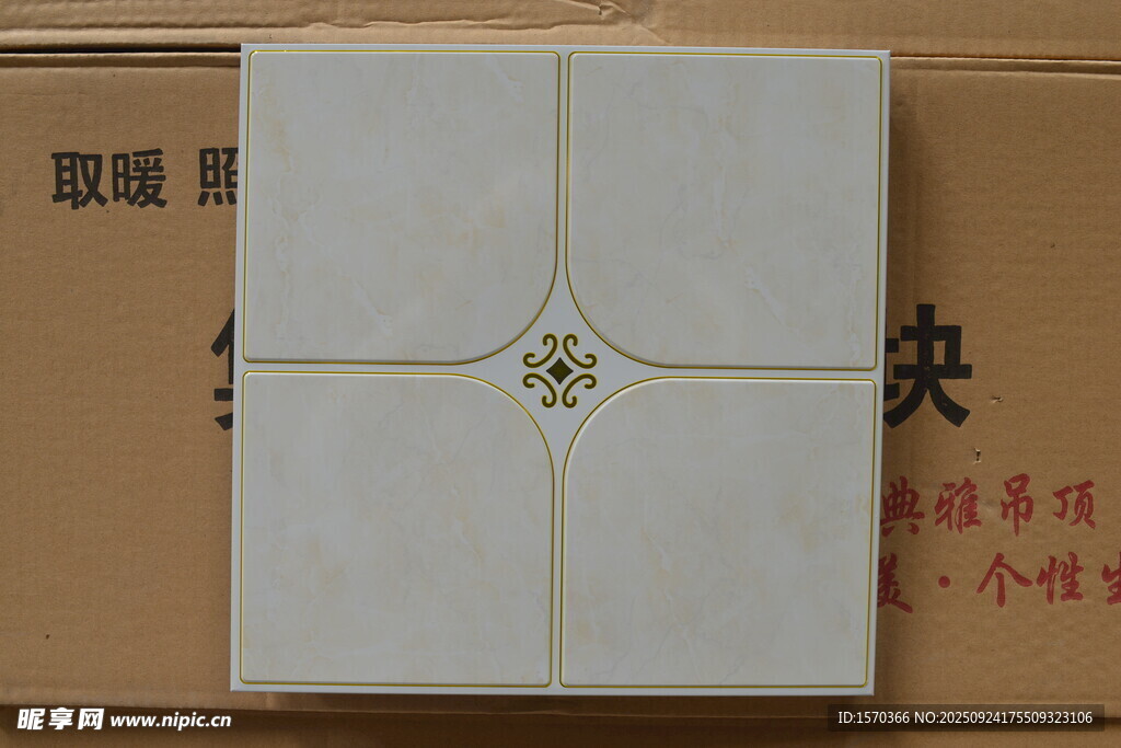 简约花纹白色瓷砖样品