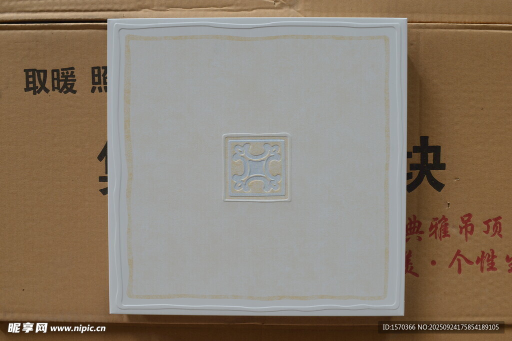 白色方形