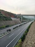 宽阔公路与远处高架桥
