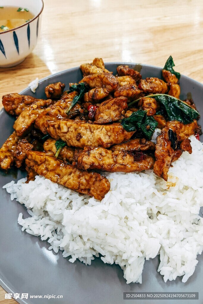 美味鸡肉盖饭