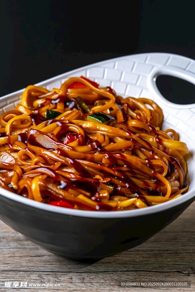 美味诱人的特色风味炒面