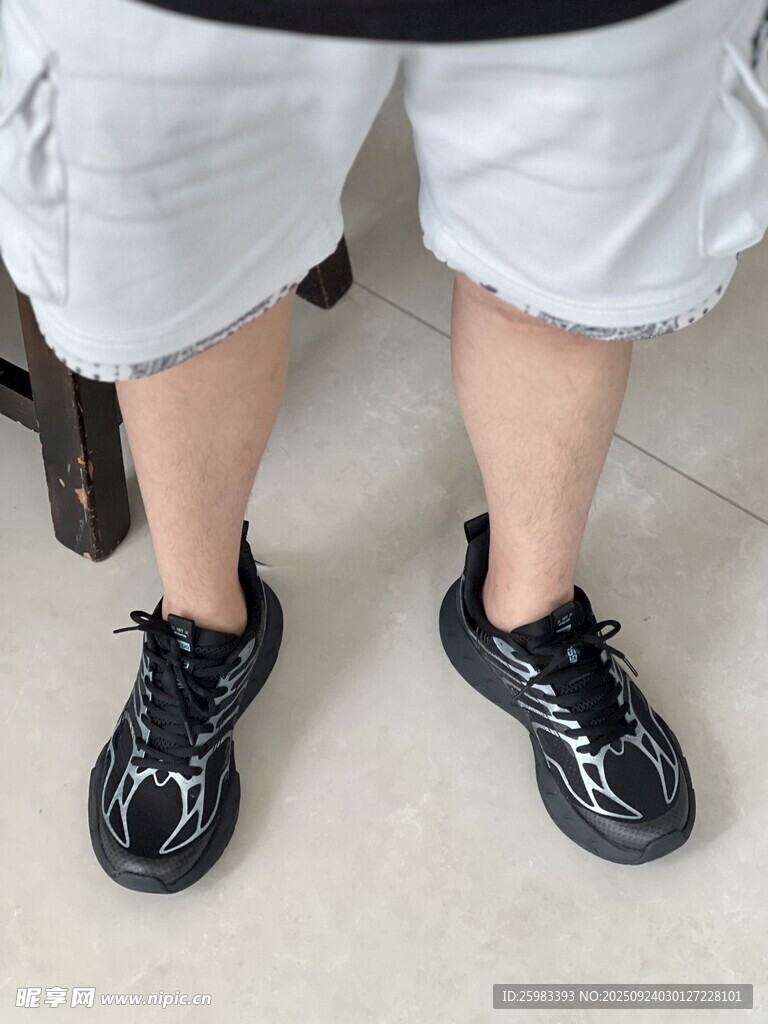 运动鞋