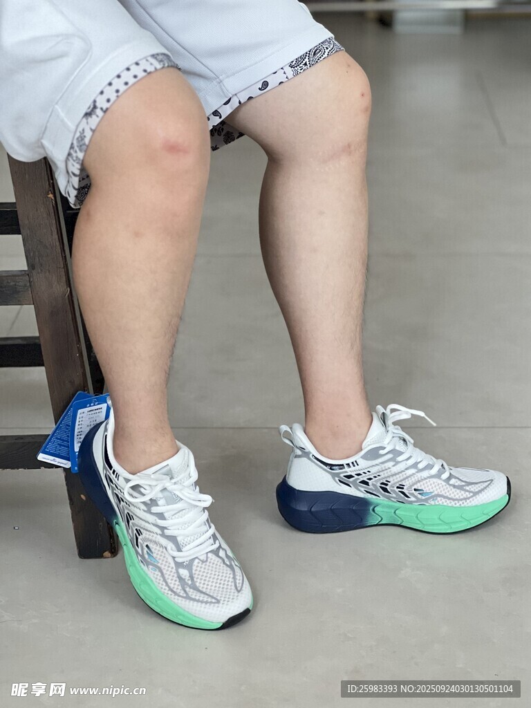 运动鞋