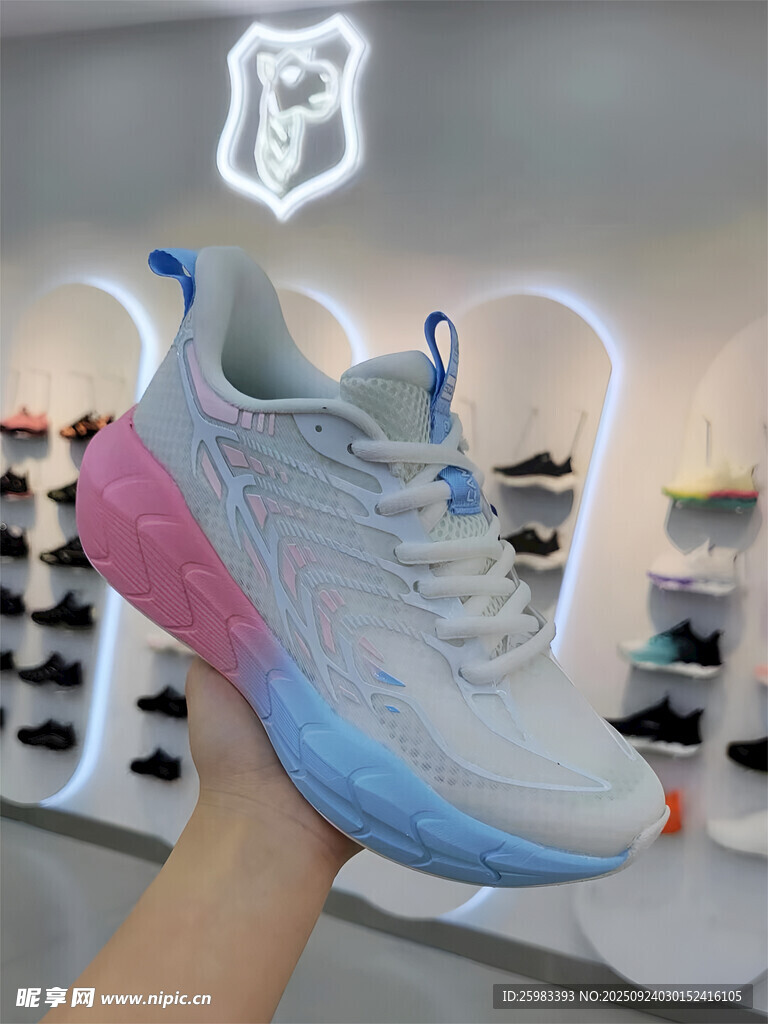 运动鞋