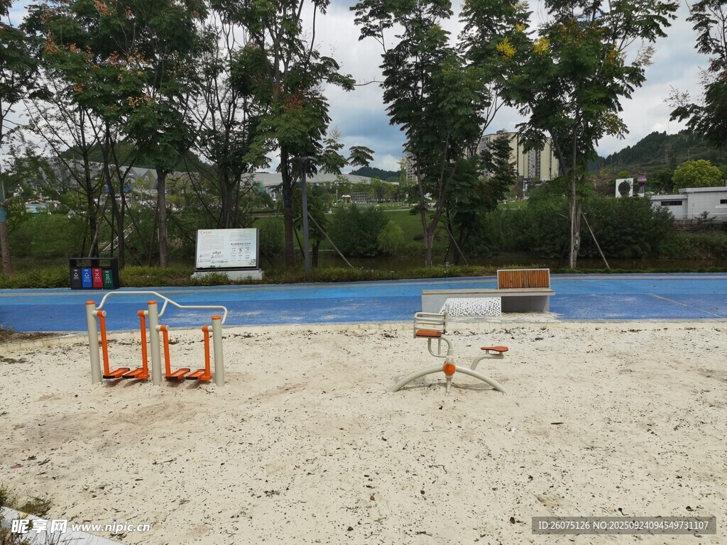户外沙滩休闲场景