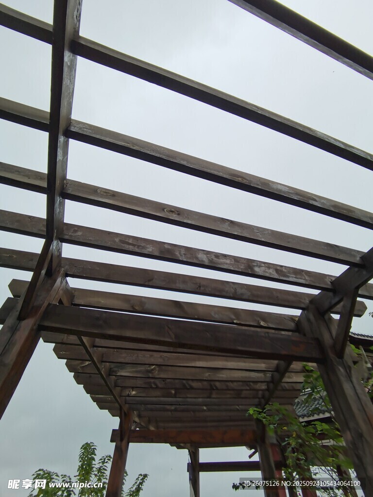 木质廊架结构特写