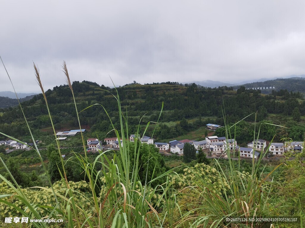 山间村落景致