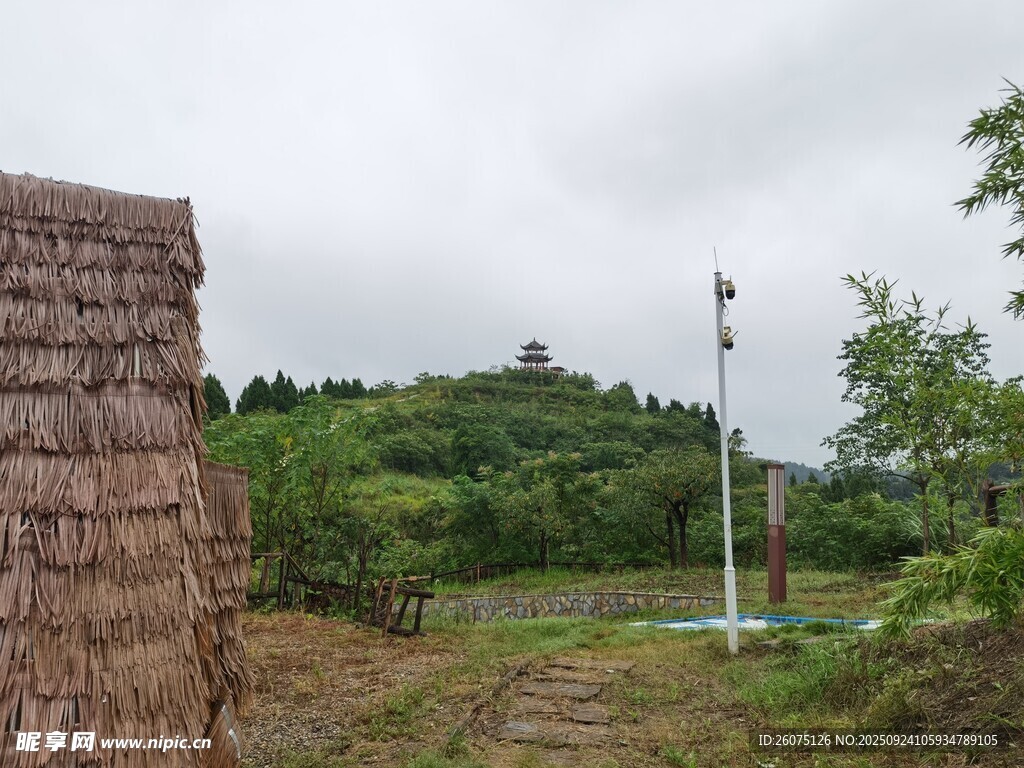乡村户外景色与简易建筑