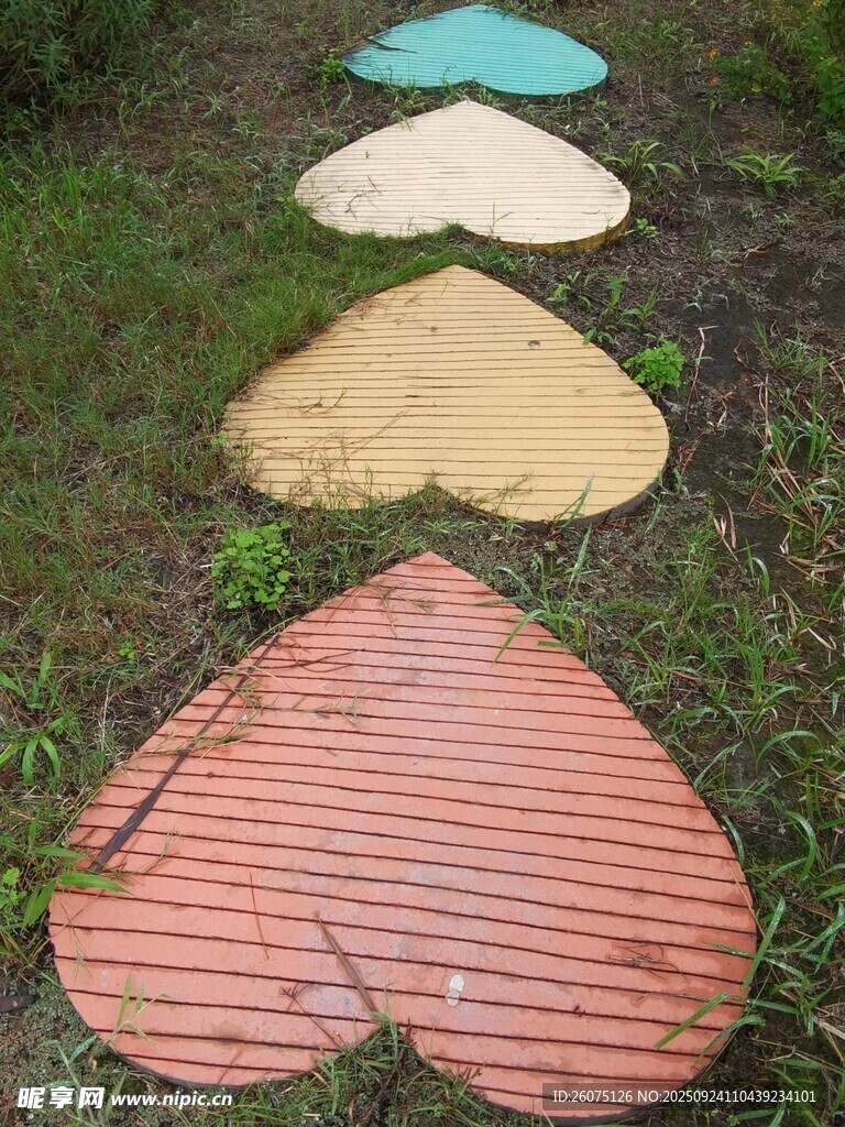 心形石板铺就的浪漫小径