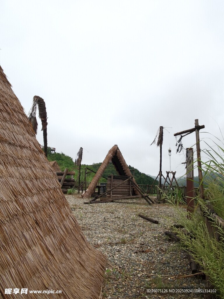 乡村茅草屋景观