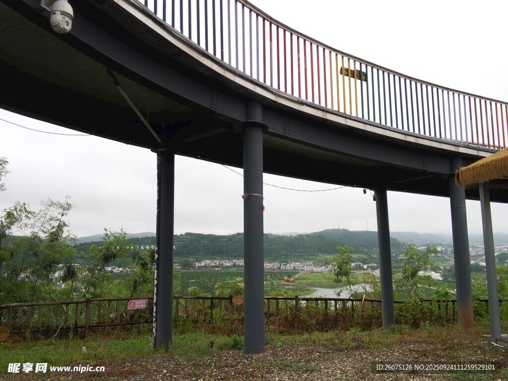 户外高架观景步道