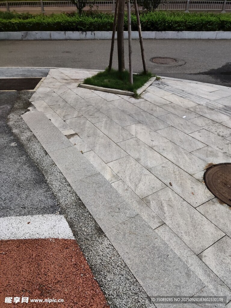 城市人行道地面铺设景观
