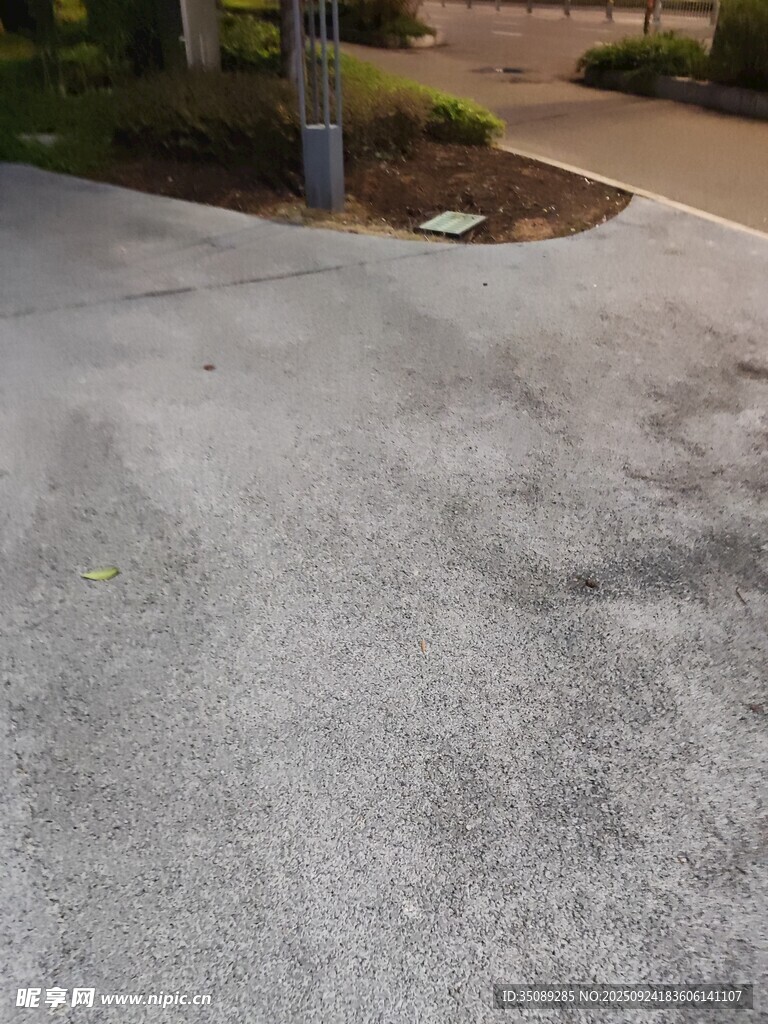 灰白路面场景