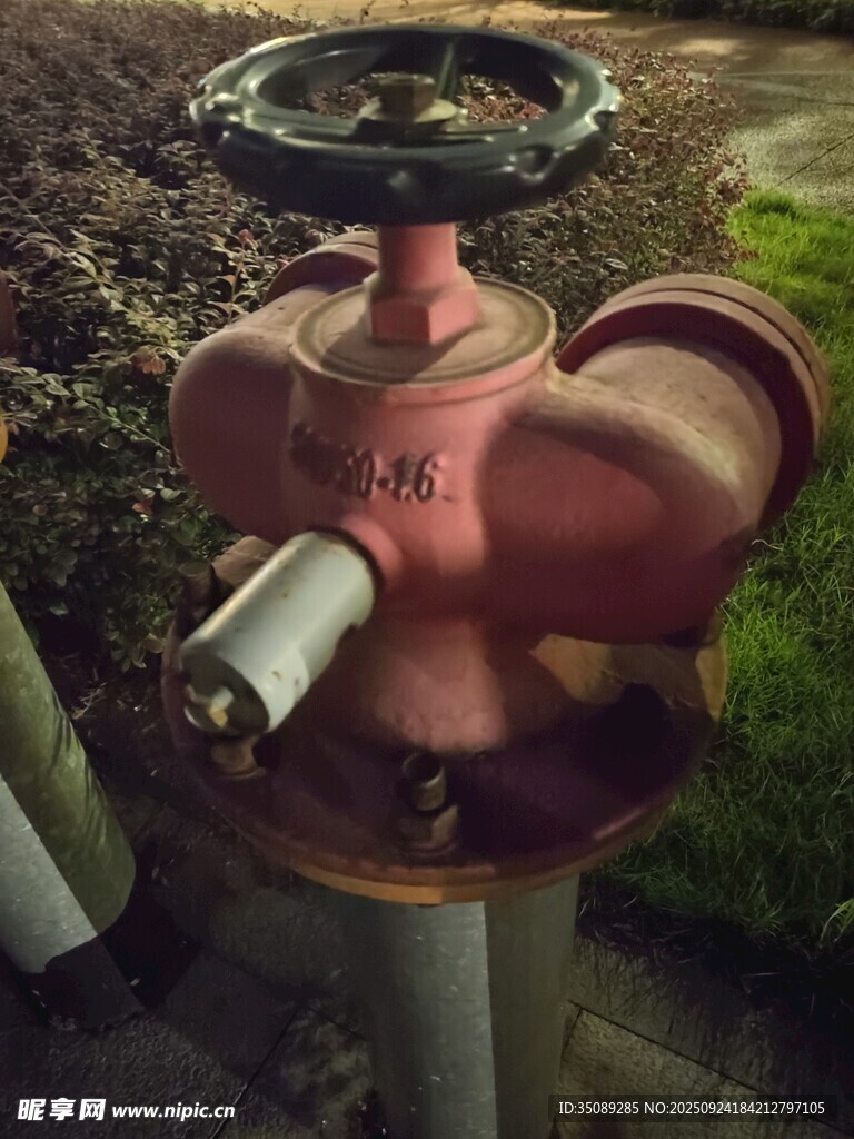 复古红色消防栓特写
