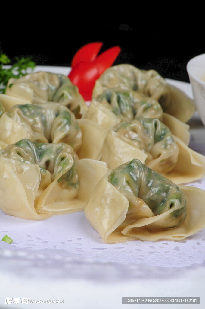 美味饺子摆盘精致