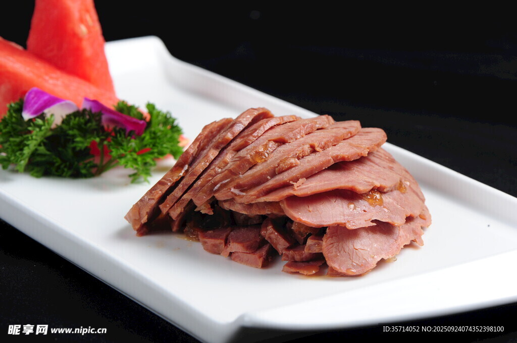 美味酱牛肉摆盘精致