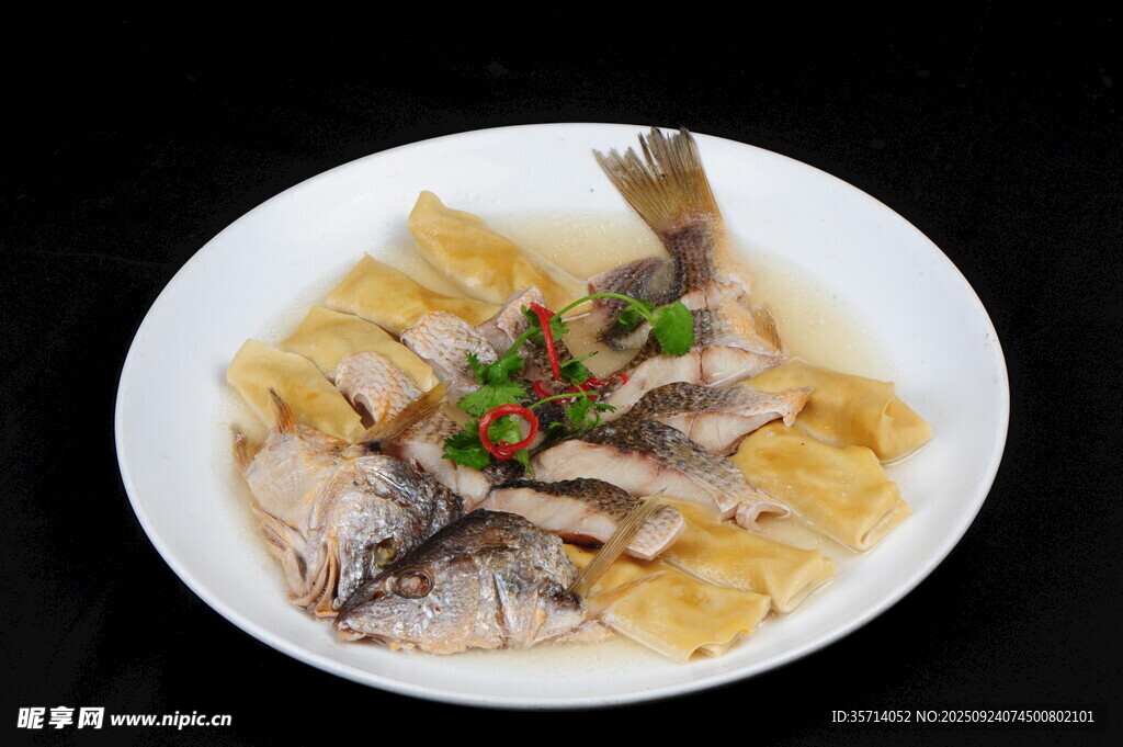 清蒸鱼配豆腐