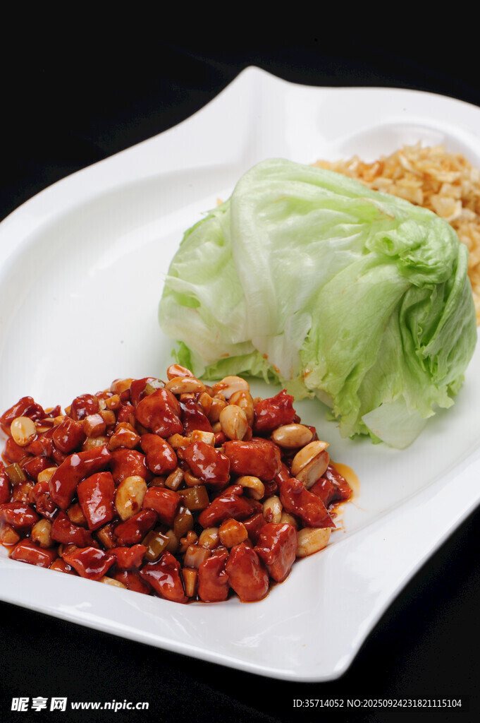 香辣配菜与鲜嫩生菜