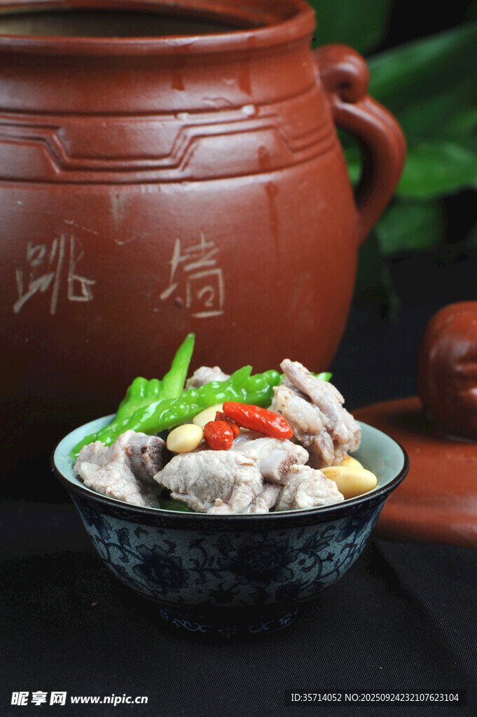 瓦罐炖营养美味佳肴