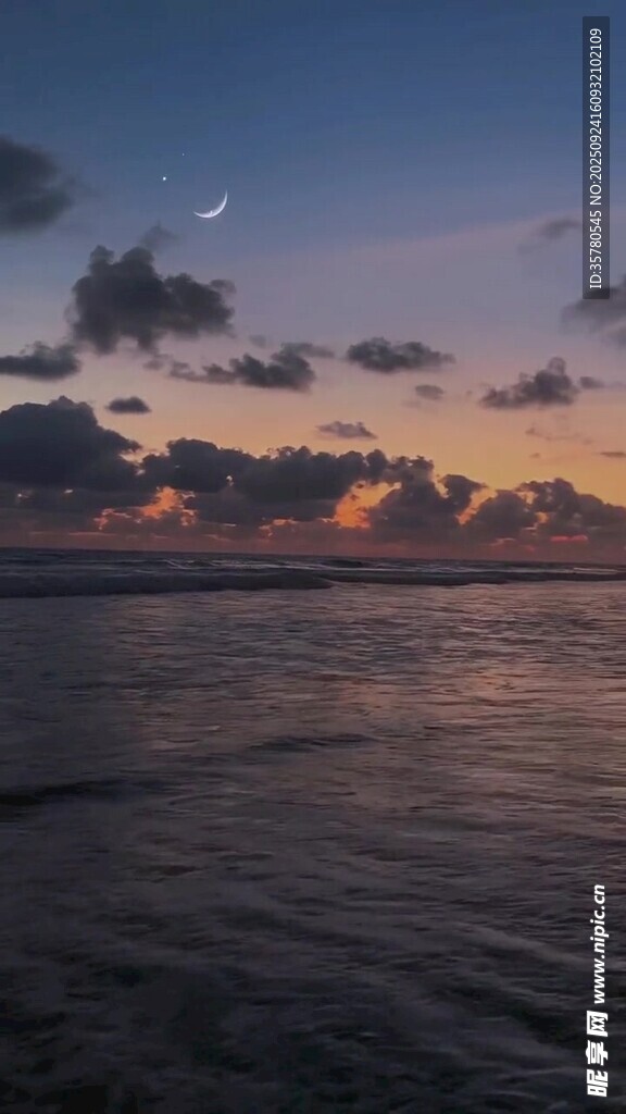 海边日落时分的美丽景象