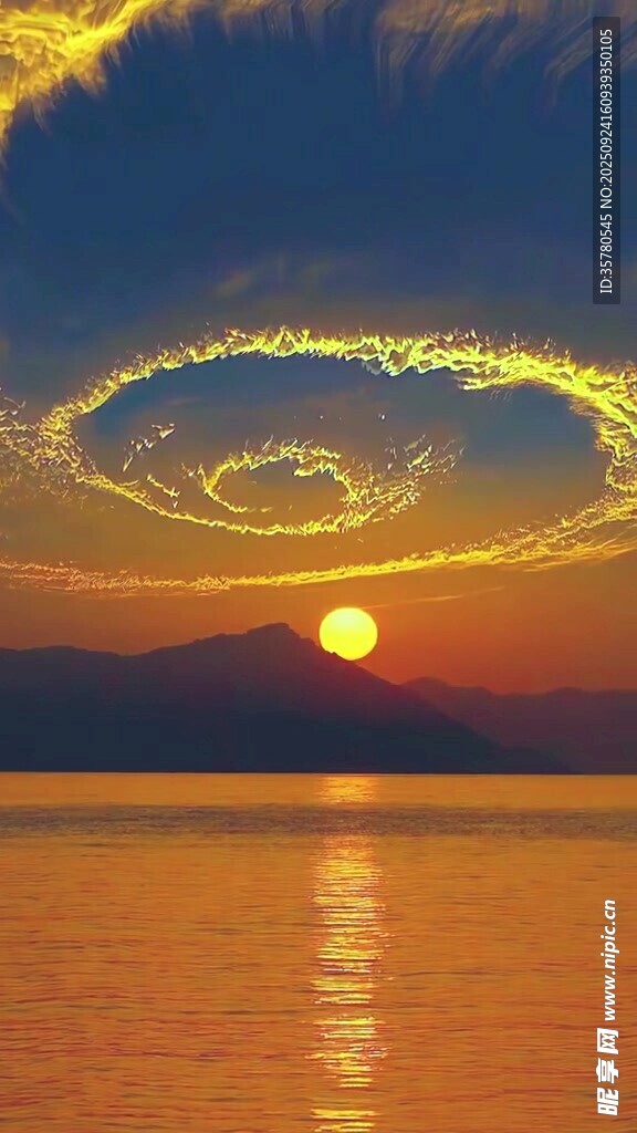 海上日落的梦幻金色光环