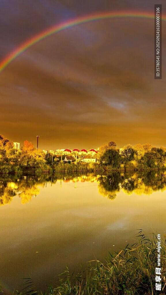 黄昏湖畔彩虹美景