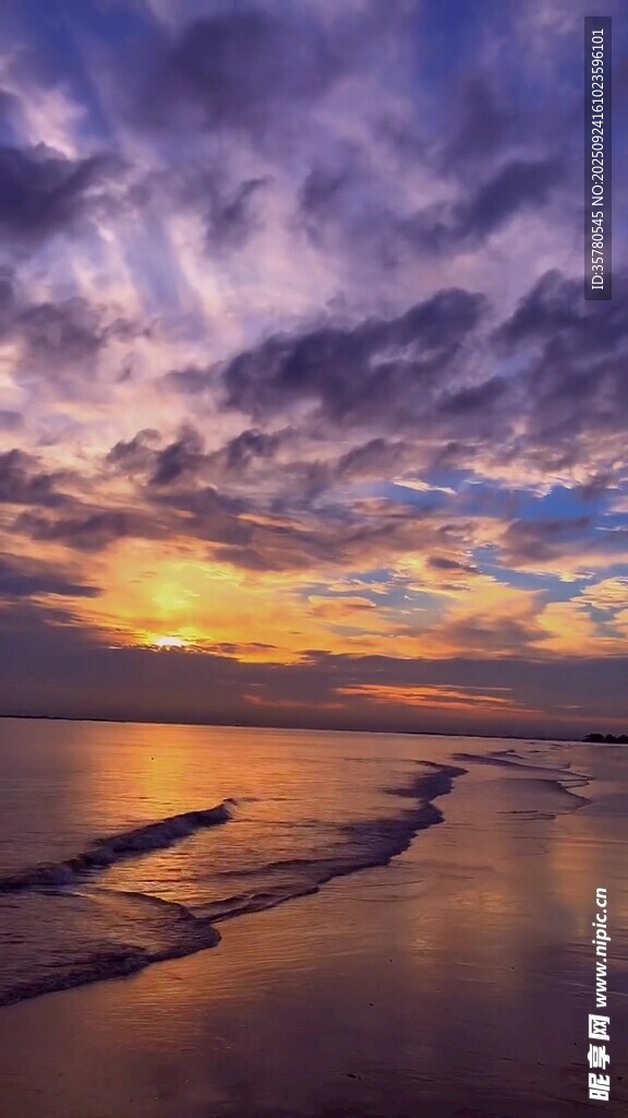 海边绝美日落时分景象