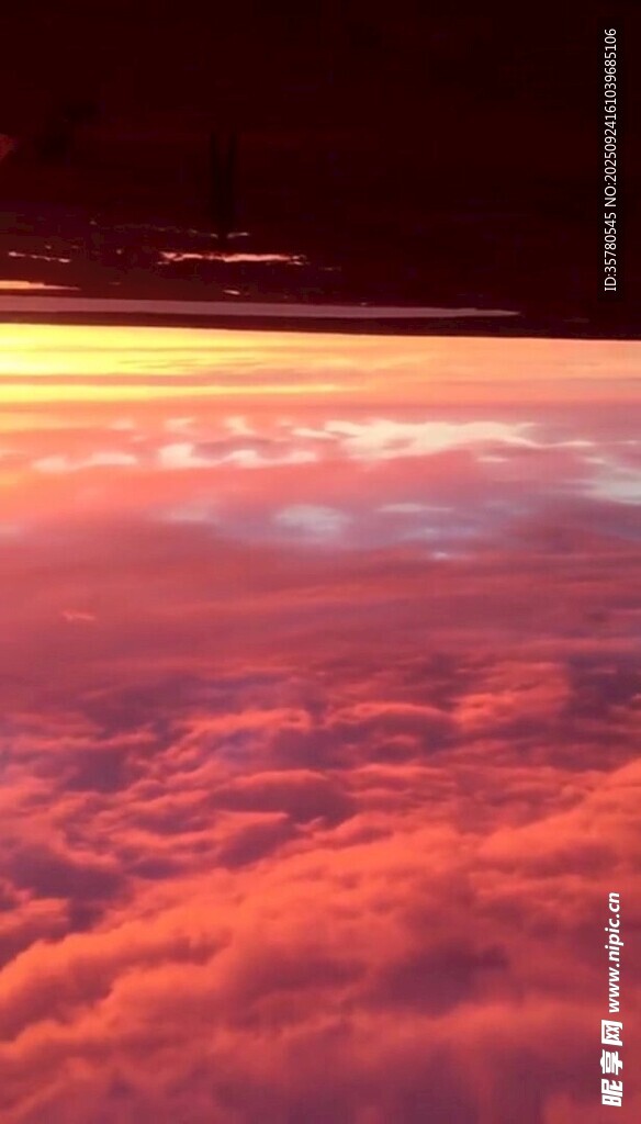 高空之上的绚烂云海