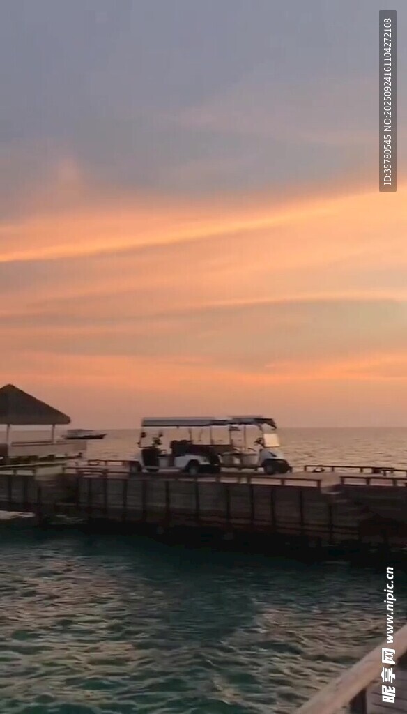 海边码头的绝美黄昏景色