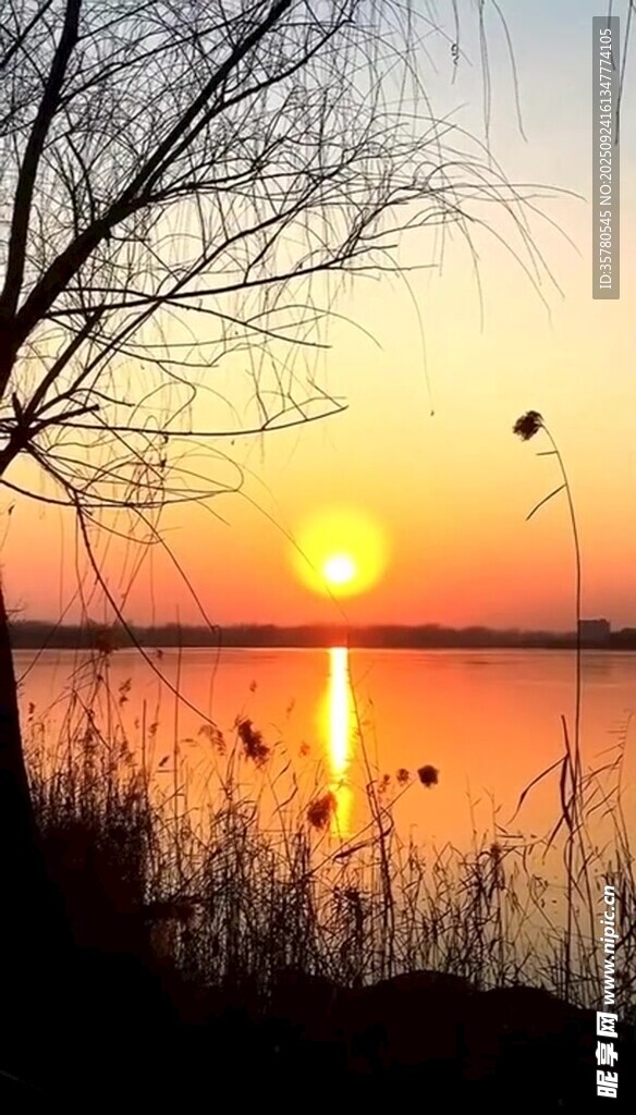 湖畔日落美景