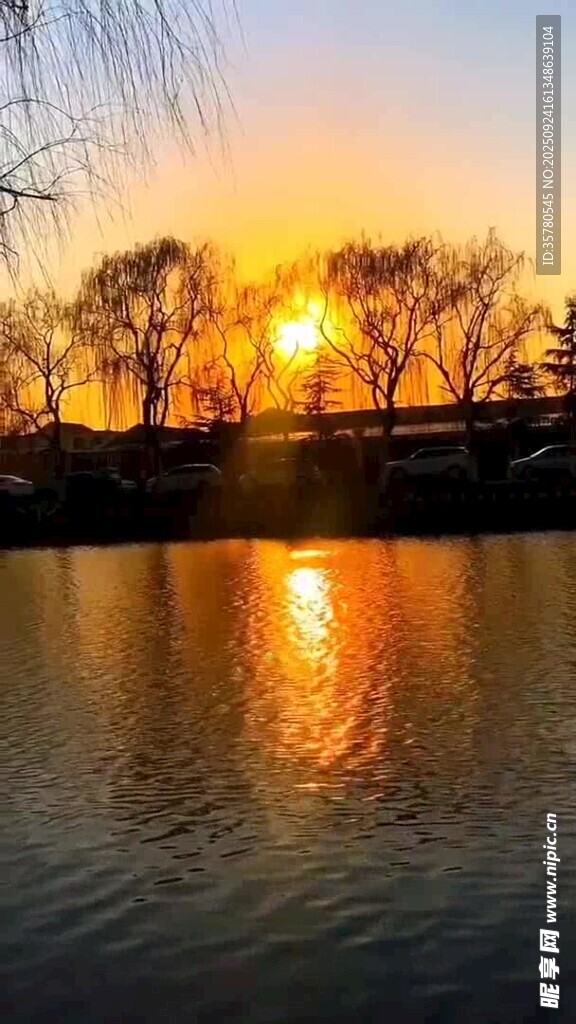 湖畔夕阳美景